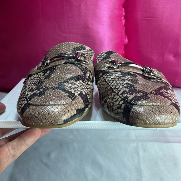 (Z1) Steve Madden Royals Mule Blush
Women's Tan Brown Snake Print 9 - Picture 3 of 11